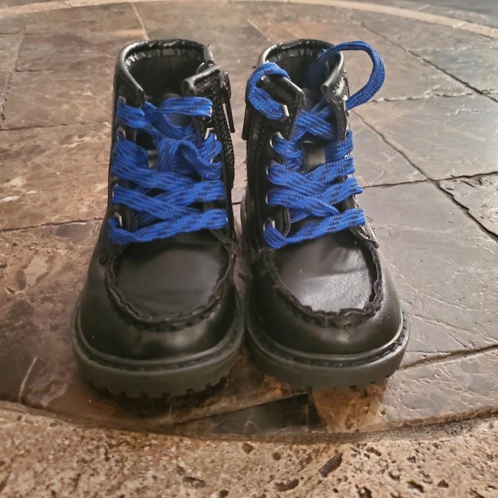 5/25 Cherokee Black Blue lace Boys Combat Boots Size 5 NWOT